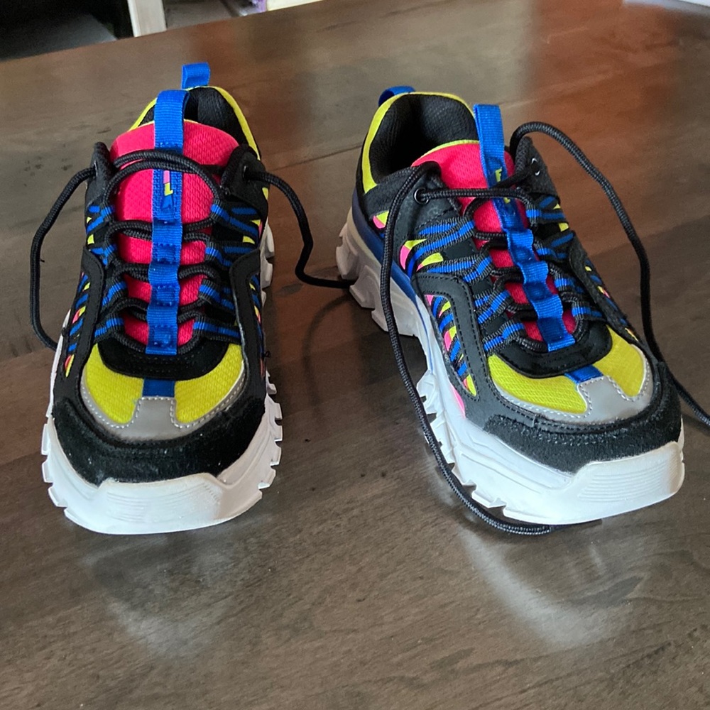 Fila women’s 6.5 sneakers